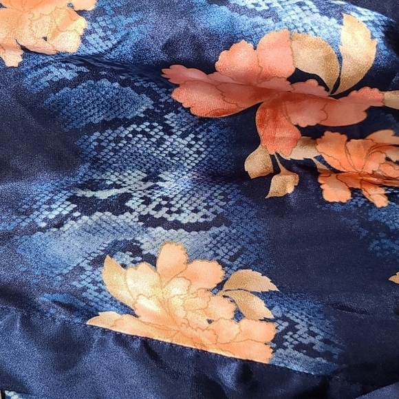 Thalia &Sodi Intimates Robe Floral Snakeskin Design Wrap Belted Size S/M EUC - Picture 4 of 7